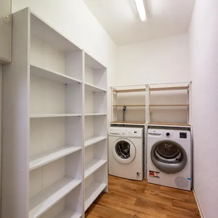 Modernes In Mit Terrasse&parkplatz Apartment *