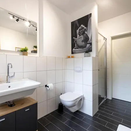 Apartment Modernes In Mit Terrasse&parkplatz