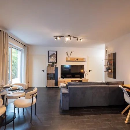 Apartment Modernes In Mit Terrasse&parkplatz